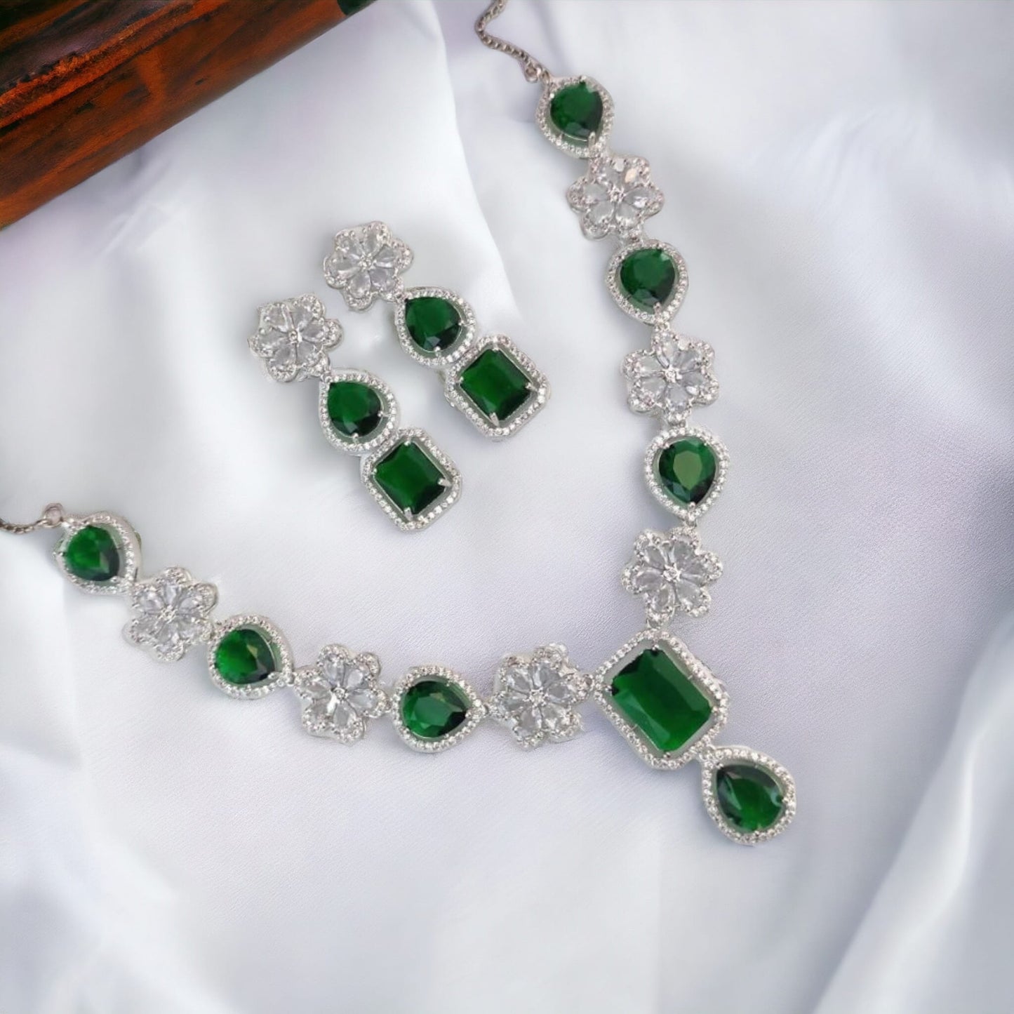 Stylish AD necklace- silver rodium